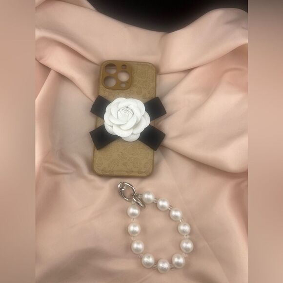 Elegant Floral Leather iPhone Case with Pearl Handle - Picture 5 of 5